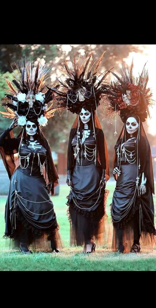les-magnifiques-costumes-et-maquillages-de-la-mort-au-mexique