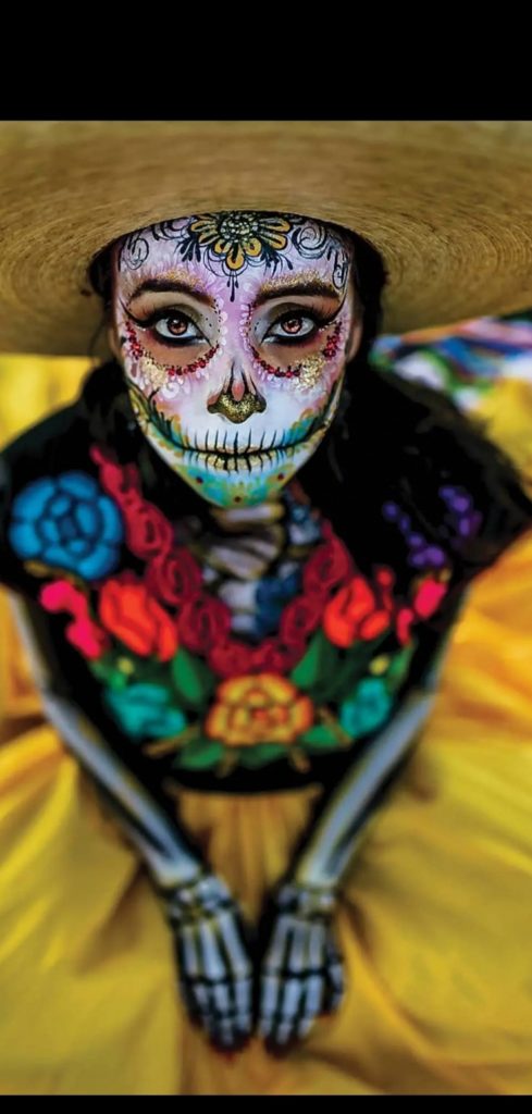 les-magnifiques-costumes-et-maquillages-de-la-mort-au-mexique